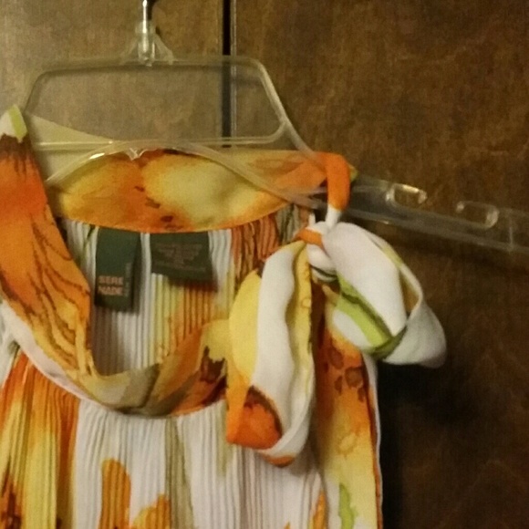 💗HOST PICK 💗 SERENADE WHITE ORANGE FLORAL ACCORDION TOP - Picture 4 of 6